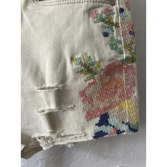 Blank NYC Mini Reeve Distressed Embroidered Denim Shorts -Girls 14 - Picture 2 of 7